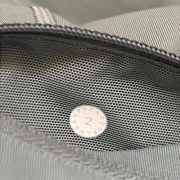 Like New Lululemon Speed Up Crop *Mesh 21" Juniper - Picture 11 of 12